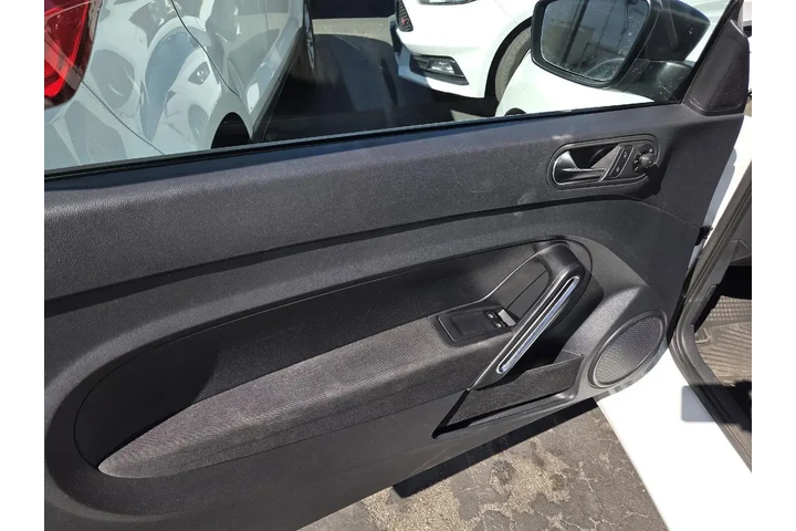 $14500 : Volkswagen Beetle 2018 2.0T image 9