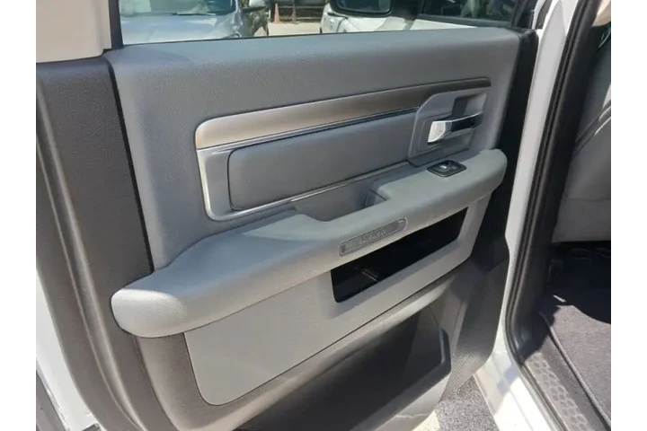 $23900 : 2019 RAM 1500 Classic Big Horn image 5