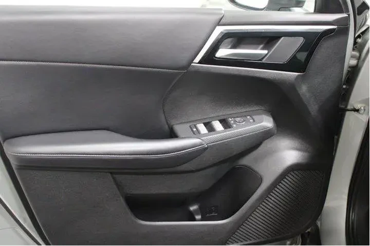 $25947 : Mitsubishi Outlander 2023 AW image 3