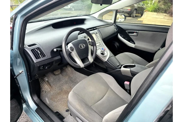 $6990 : 2013 Prius Prius III image 9