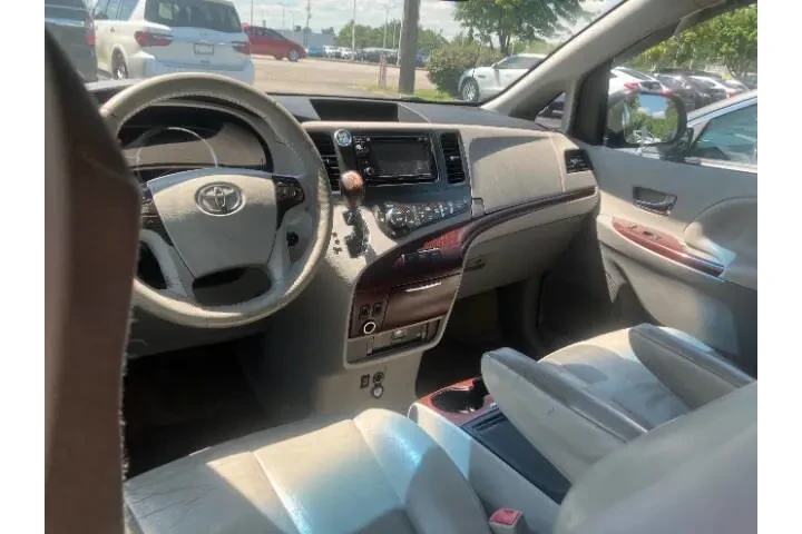 $14500 : 2013 Sienna image 10