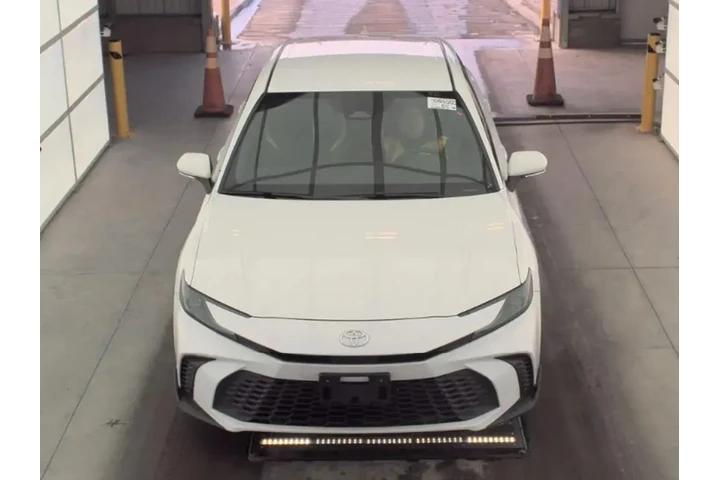 $27493 : Toyota Camry 2025 SE 4dr Sed image 2