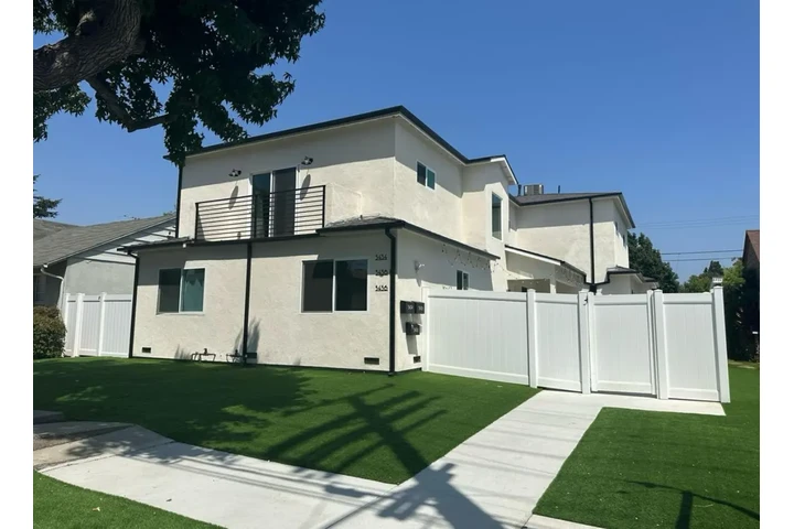 $1900 : 2 Bed 2Bath Apt in Vermont Ave image 1