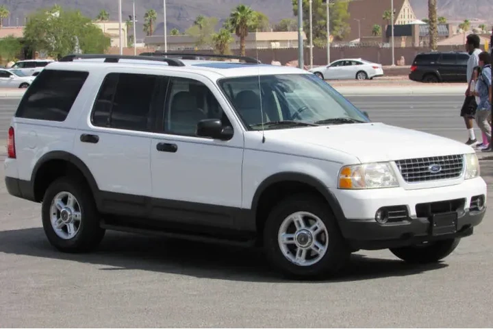 $8995 : 2003 Explorer XLT image 3