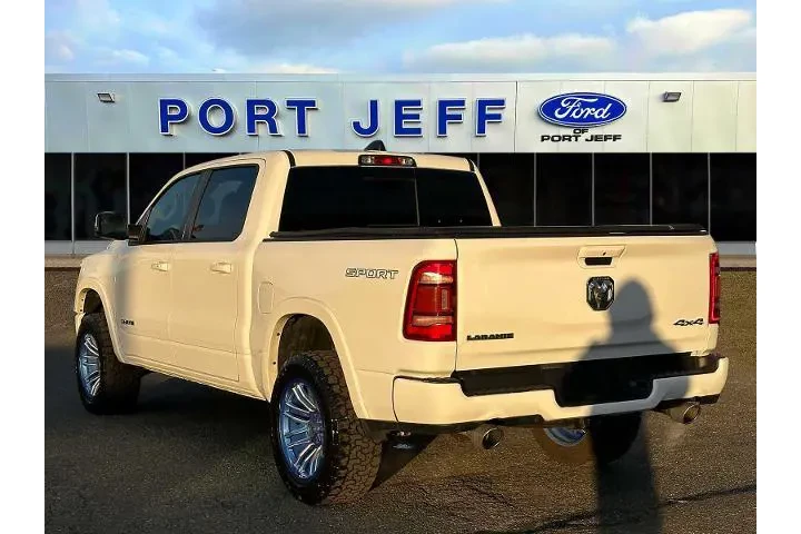 $38245 : Ram 1500 2022 4x4 Laramie 4d image 8