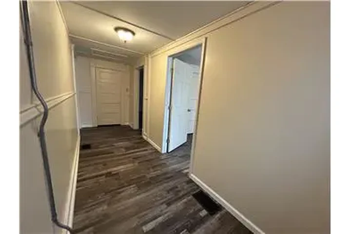 $725 : Rental property with 2 bedro image 8