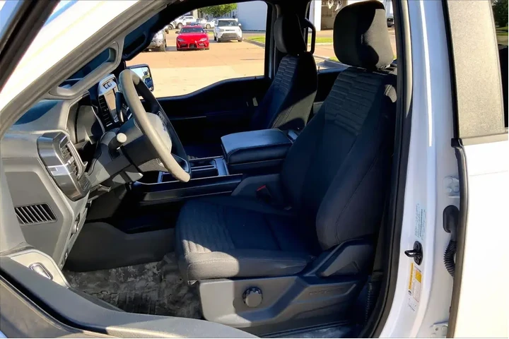 $34532 : Ford F-150 2023 4x2 XL 4dr S image 8