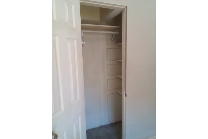 $690 : Rento cuarto independiente image 2