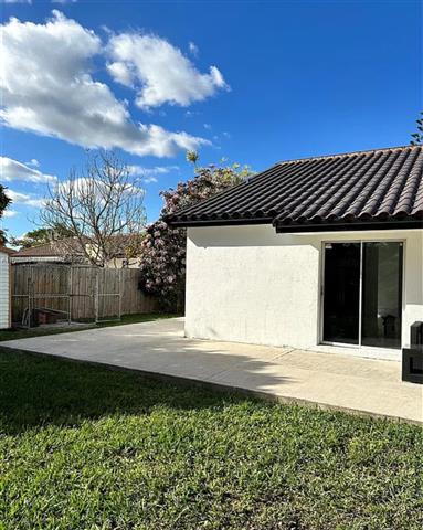 $2450 : NICE 3BD/2BA HOME IN MIAMI image 10