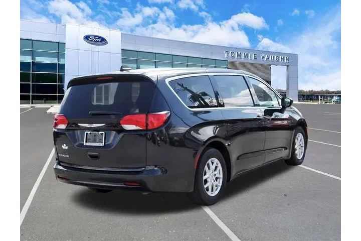 $20265 : Chrysler Voyager 2023 LX 4dr image 4