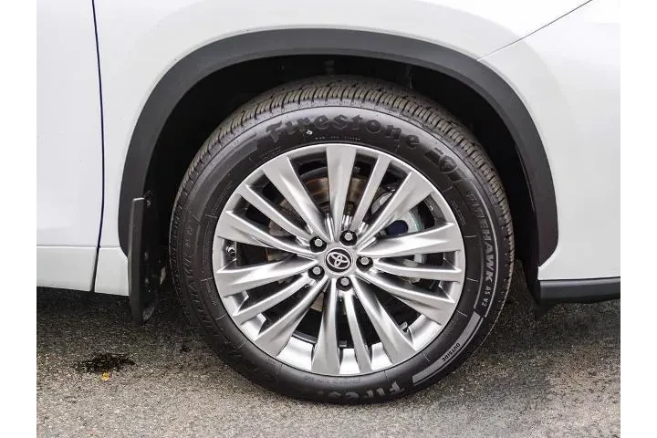 $39581 : Toyota Highlander 2023 AWD L image 10