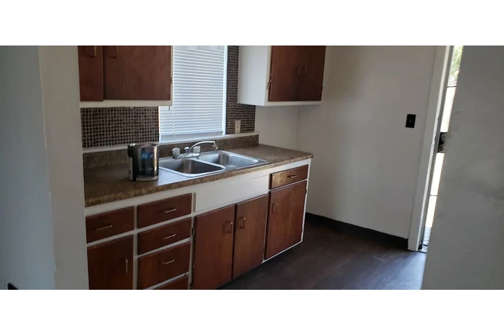 $800 : Charming 2 Bedroom, 1 Bath image 4