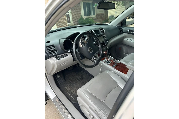 $7900 : 2013 Toyota HIGHLANDER LTD image 9