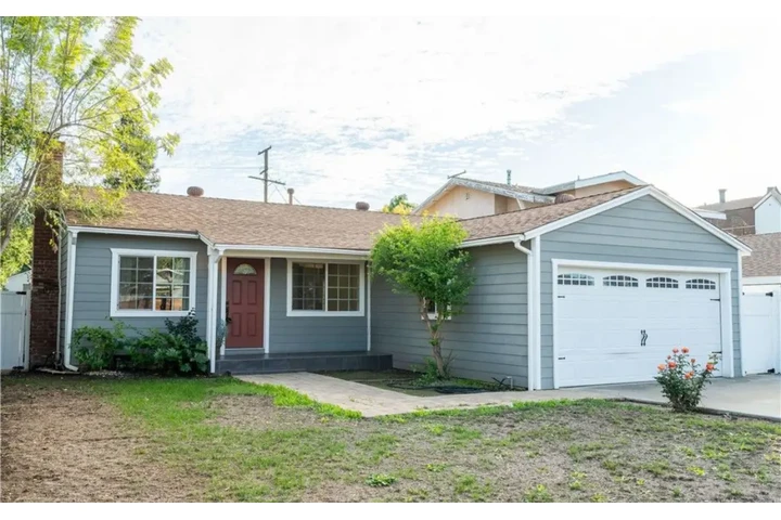 $2000 : Nice 2 Bed in Huntington Park image 1