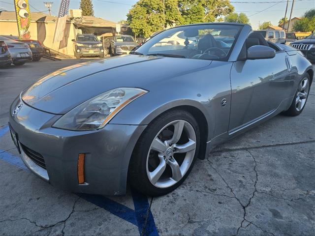 $10995 : 2004 350Z Enthusiast Roadster image 1