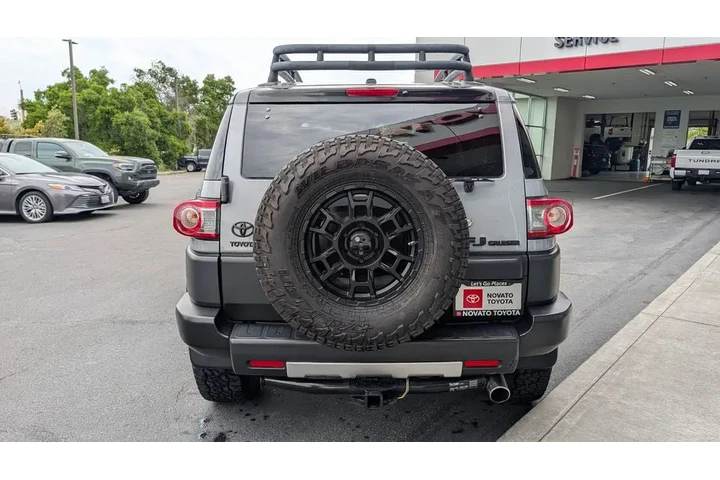 $32795 : 2014 FJ Cruiser 4WD 4dr Auto image 9