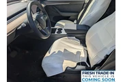 $35489 : Tesla Model Y 2024 Long Rang thumbnail
