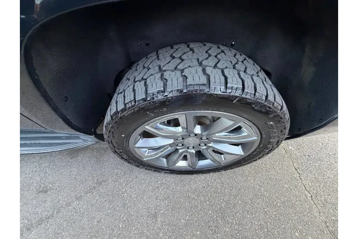 $16995 : 2016 Suburban LTZ image 9