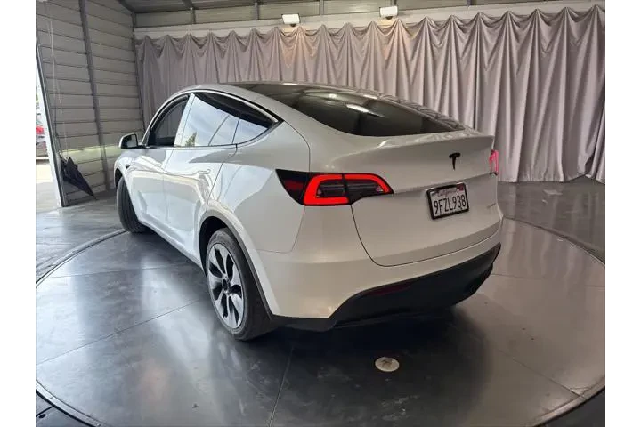 $29449 : Tesla Model Y 2023 AWD Long image 7