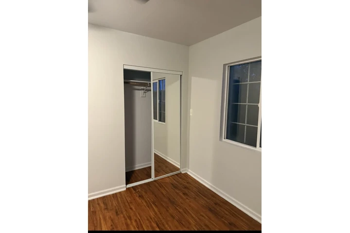 $850 : Cuarto  de renta image 3