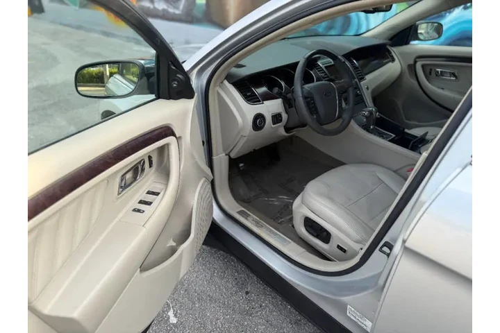 $8995 : 2010 Taurus Limited image 9