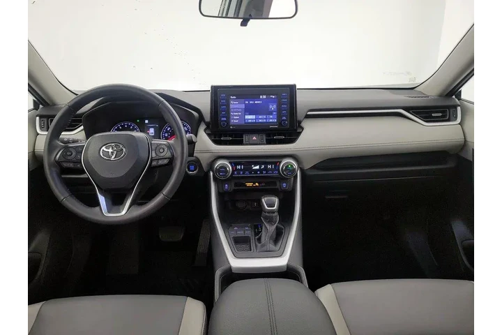 $25998 : Toyota RAV4 2021 XLE Premium image 9