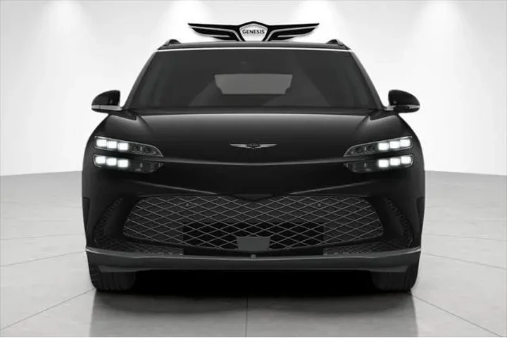 $39998 : Genesis GV60 2025 AWD Standa image 10