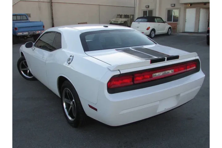 $8995 : 2010 Challenger SE image 7