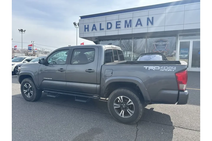 $30995 : Toyota Tacoma 2016 4x4 SR V6 image 8