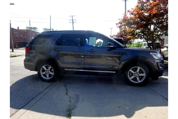 $8900 : 2017 Explorer XLT 4WD image 4