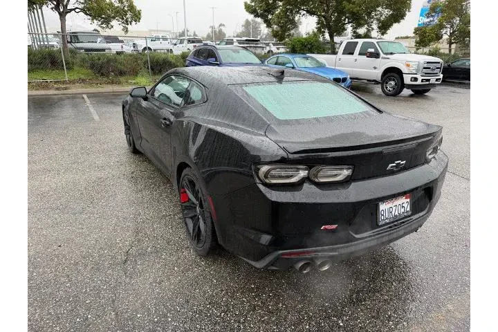 $26400 : Chevrolet Camaro 2021 LT 2dr image 4