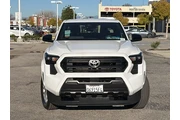 $35250 : Toyota Tacoma 2025 4x2 SR 4d thumbnail