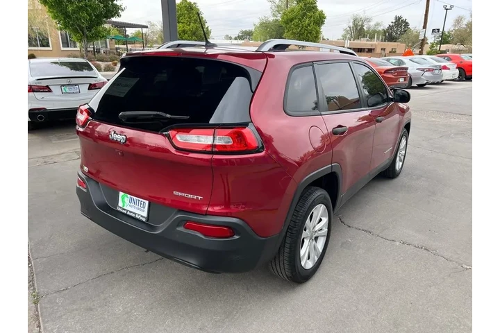 2015 Cherokee Sport FWD image 5