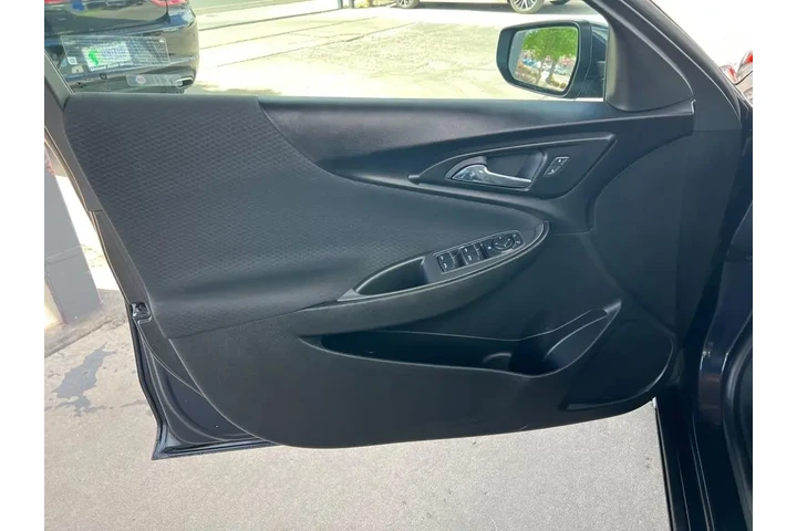 2023 Malibu 1LT image 10