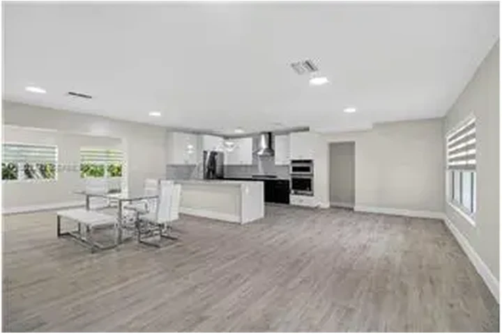 $6900 : Rental property with 3 bedro image 5