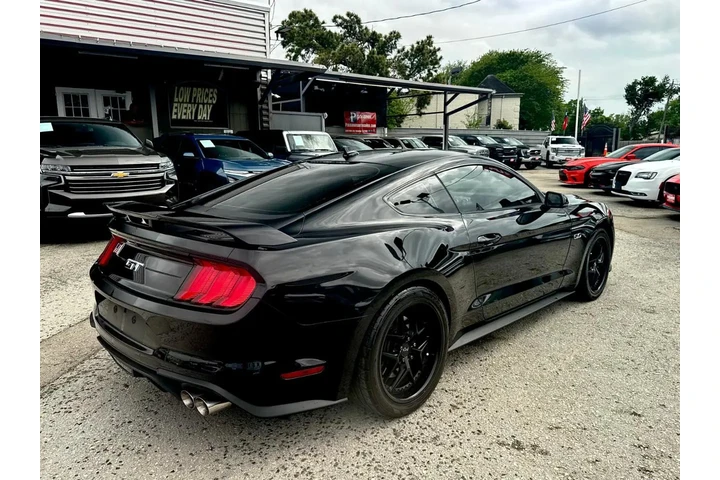 2022 Mustang GT Premium Coupe image 4