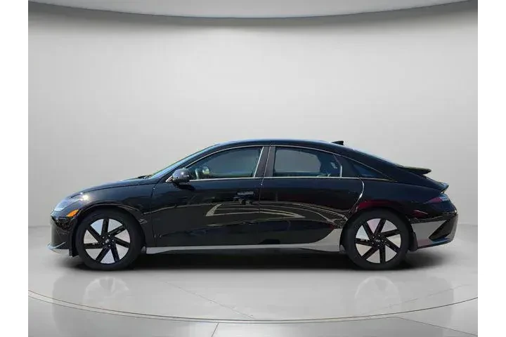 $25492 : Hyundai IONIQ 6 2024 SE 4dr image 3