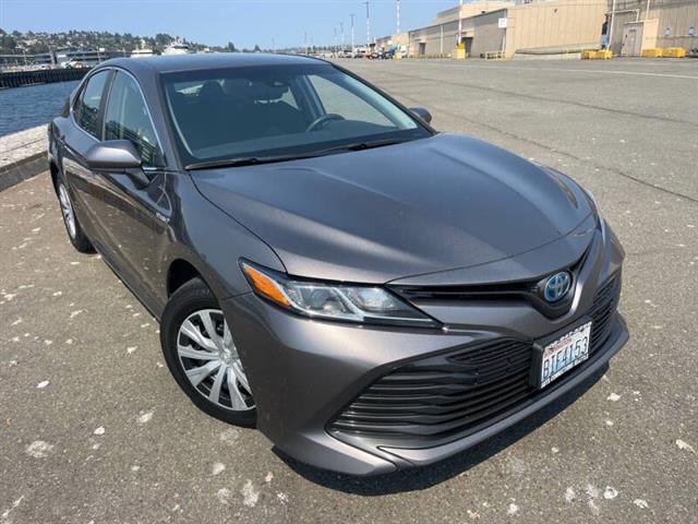 $15988 : 2018 Camry Hybrid LE image 4