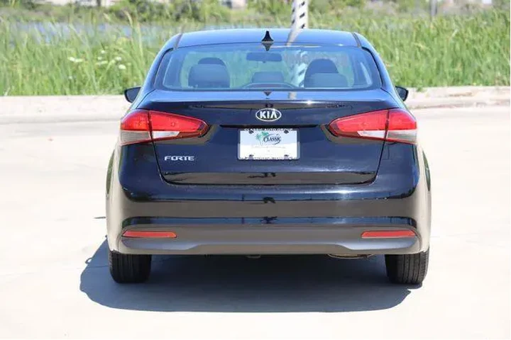 $9418 : Kia Forte 2018 LX 4dr Sedan image 7