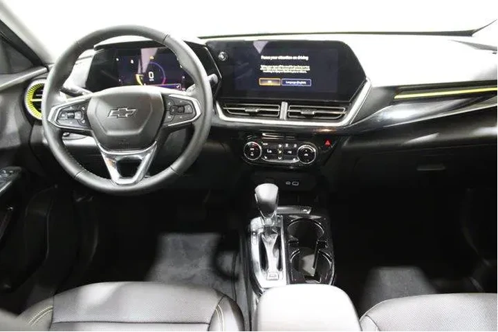 $24982 : Chevrolet Trax 2025 ACTIV 4d image 2