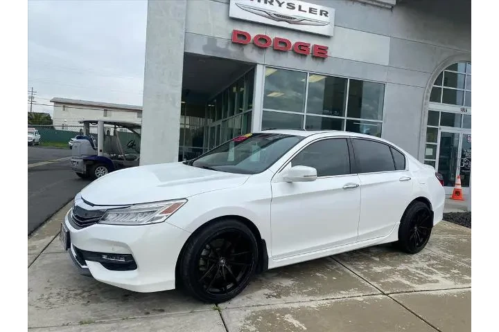 $20988 : Honda Accord 2016 Touring 4d image 2