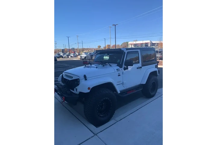 $16924 : Jeep Wrangler 2015 4x4 Sahar image 1