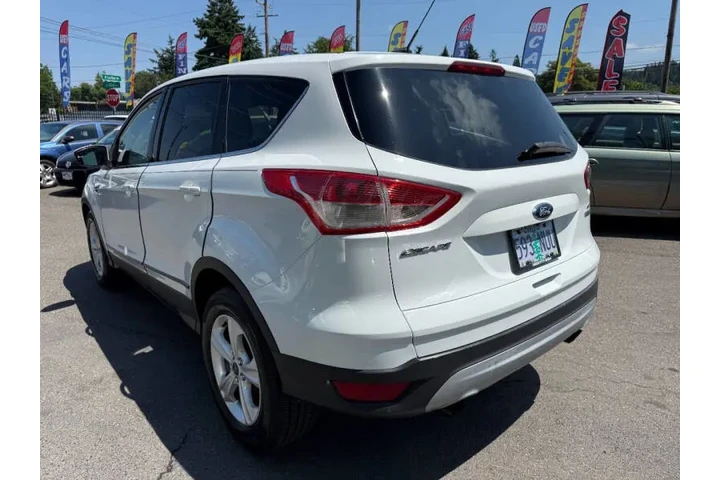 2014 Escape SE image 6