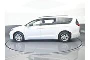 $23000 : Chrysler Pacifica 2022 Touri thumbnail