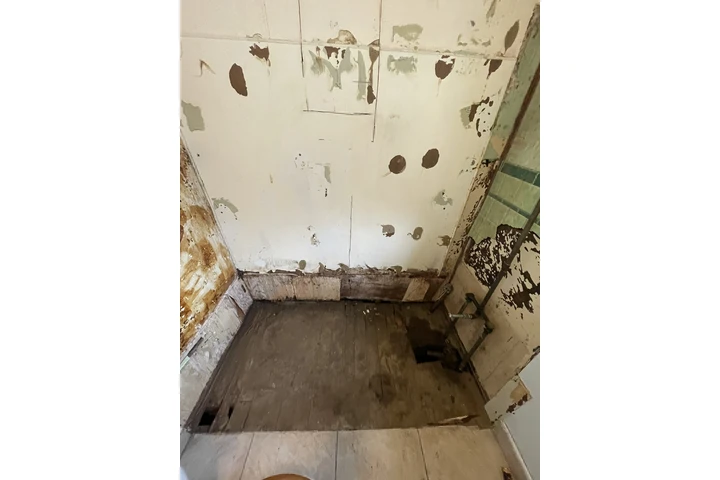 Flores home repair image 2