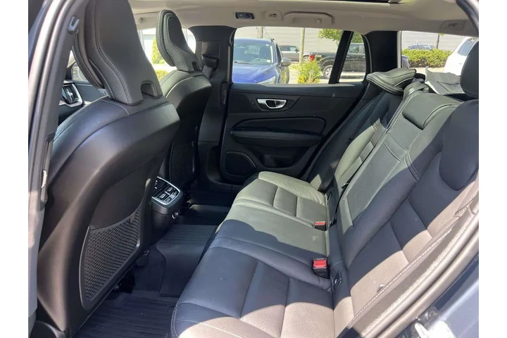 $27000 : Volvo V60 Cross Country 2020 image 9