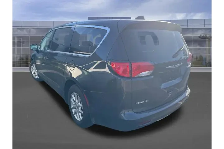 $21865 : Chrysler Voyager 2023 LX 4dr image 8
