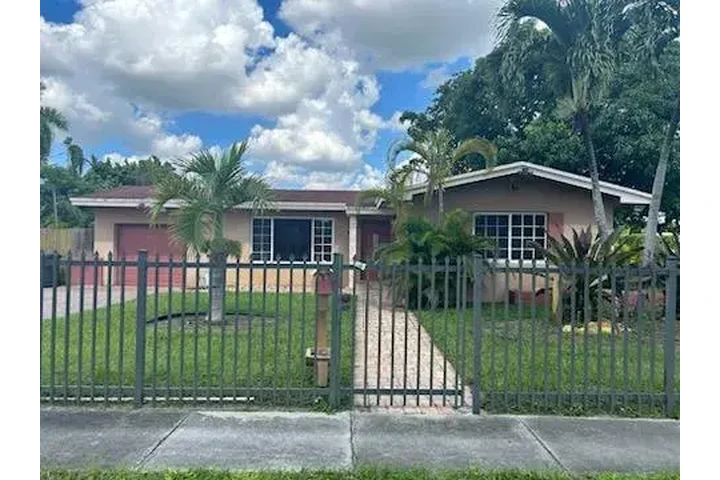 $1690 : North Miami 3 Bed & 2 Bath image 1