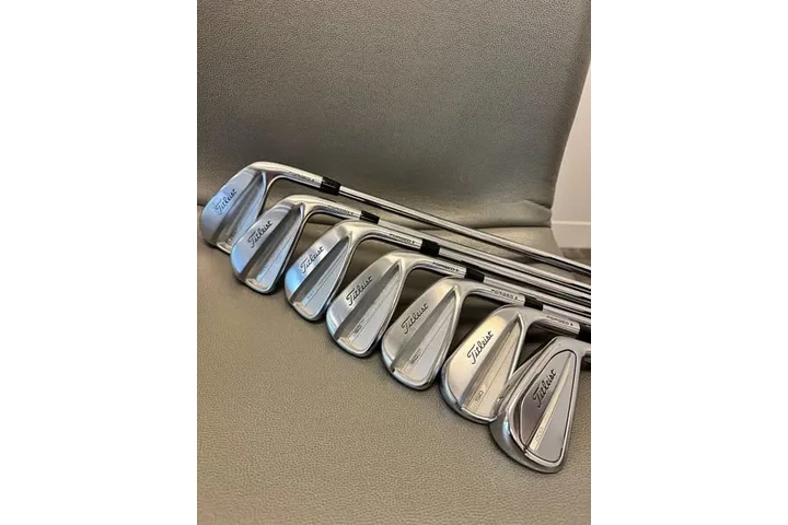 $400 : Golf Clubs image 1