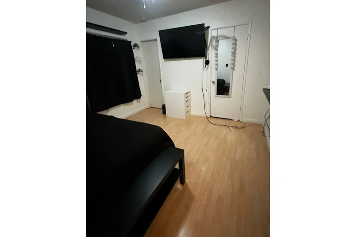 $780 : Cuarto en Compton image 1